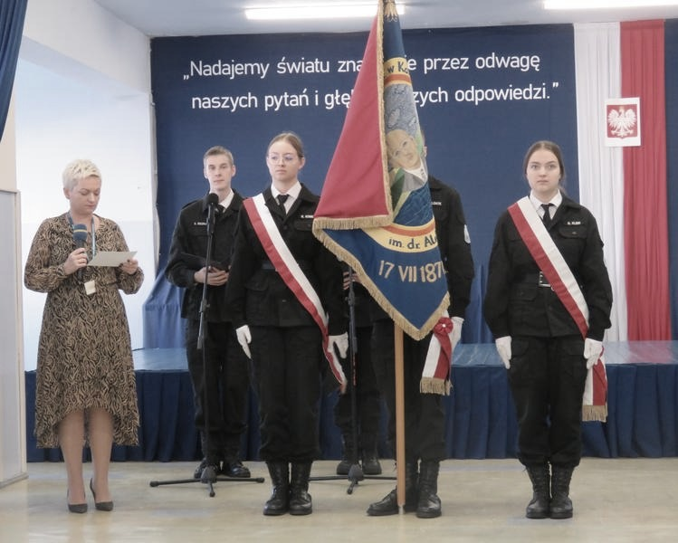Wiersze na ślubowanie – krótkie i wzruszające teksty dla uczniów