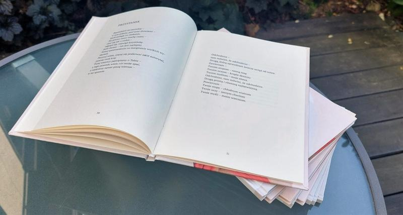 Wiersze w Empiku – poezja na prezent i do codziennej lektury